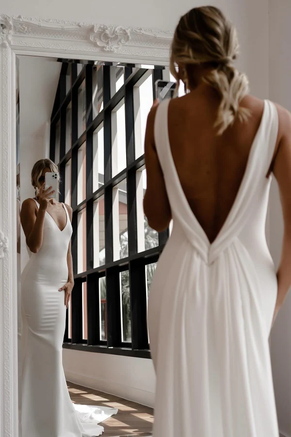 WD004-4 Mermaid V Neck Spaghetti Straps Backless Satin Wedding Dress